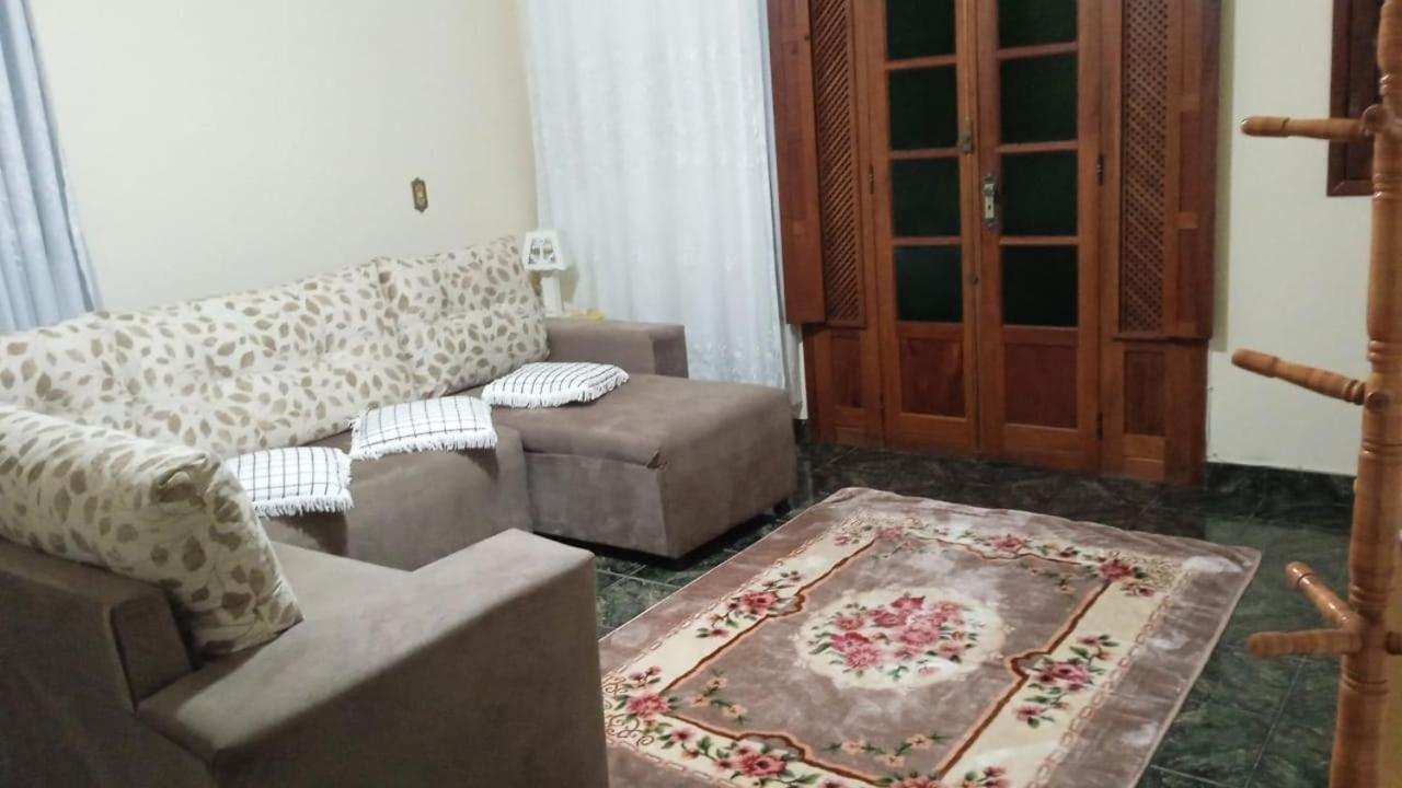 Casa Com Flores Holiday home *